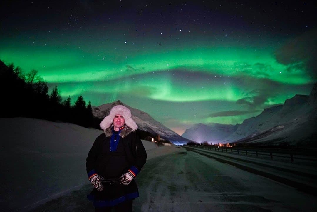 Odd Levi in traditional Sami gákti under the northern lights